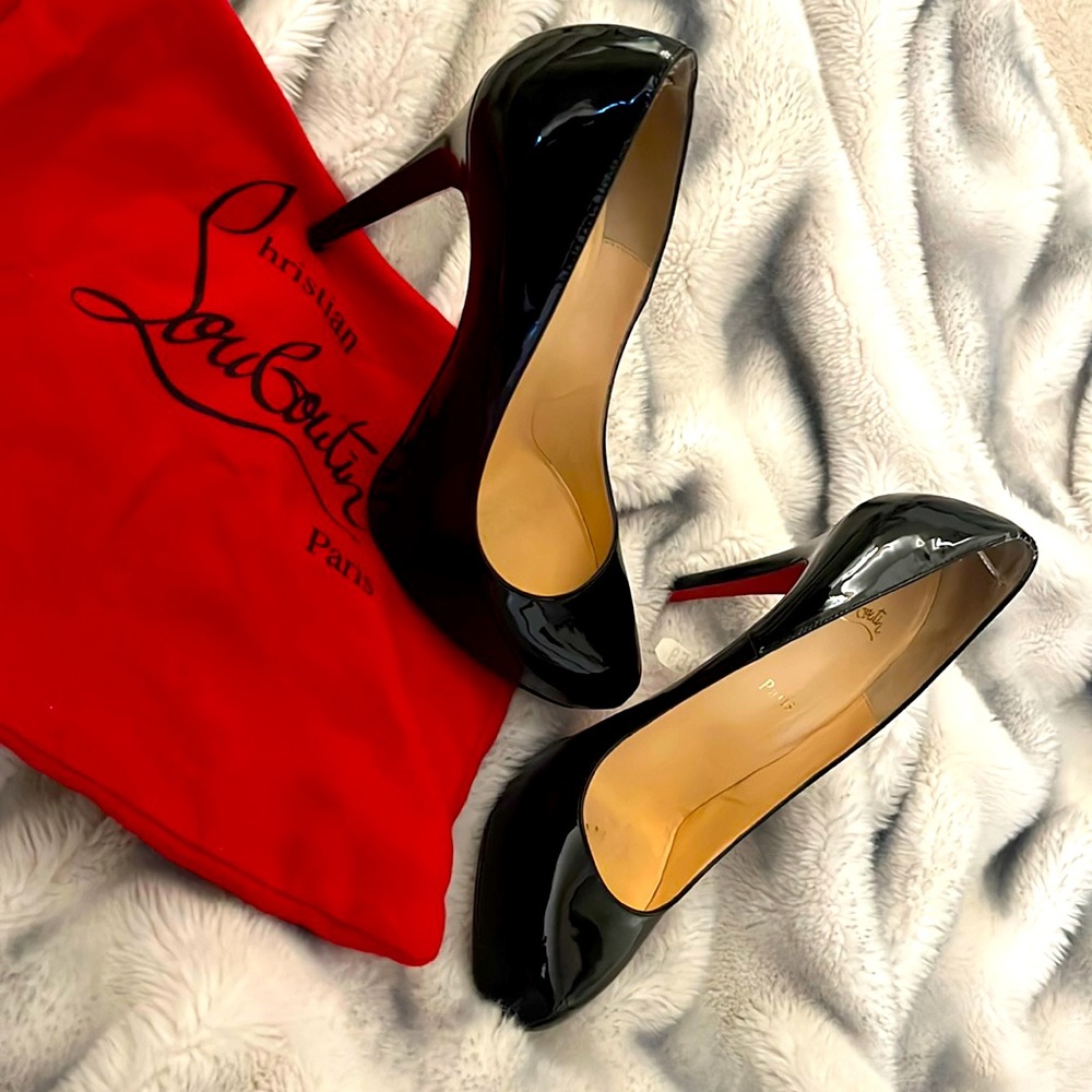 COPY - Christian Louboutin black pumps